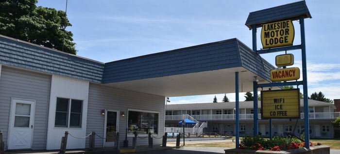 Lakeside Motor Lodge (Lakeside Motel) - Web Listing (newer photo)